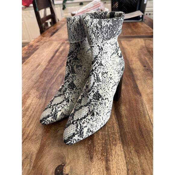 Steve Madden Women's Snake Print Textile Trent Knit Ankle Bootie Shoes Size 9M - Picture 4 of 12